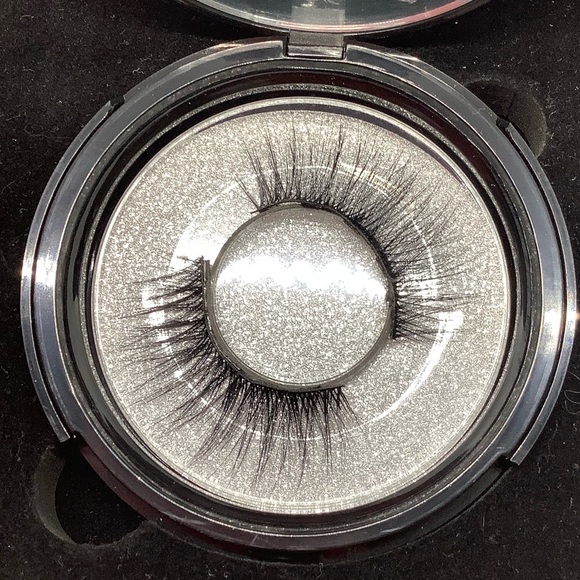 MAGNETIC SL KOURTNEY EYELINER & LASH KIT - Picture 1 of 8